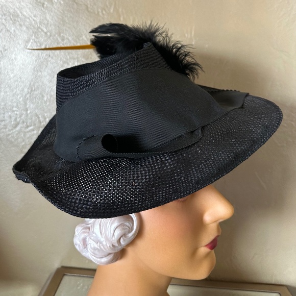 EYE-CATCHING 194Os\' BLACK STRAW FEDORA + WIDE BAND & YELLOW/BLACK FEATHERS main image 4